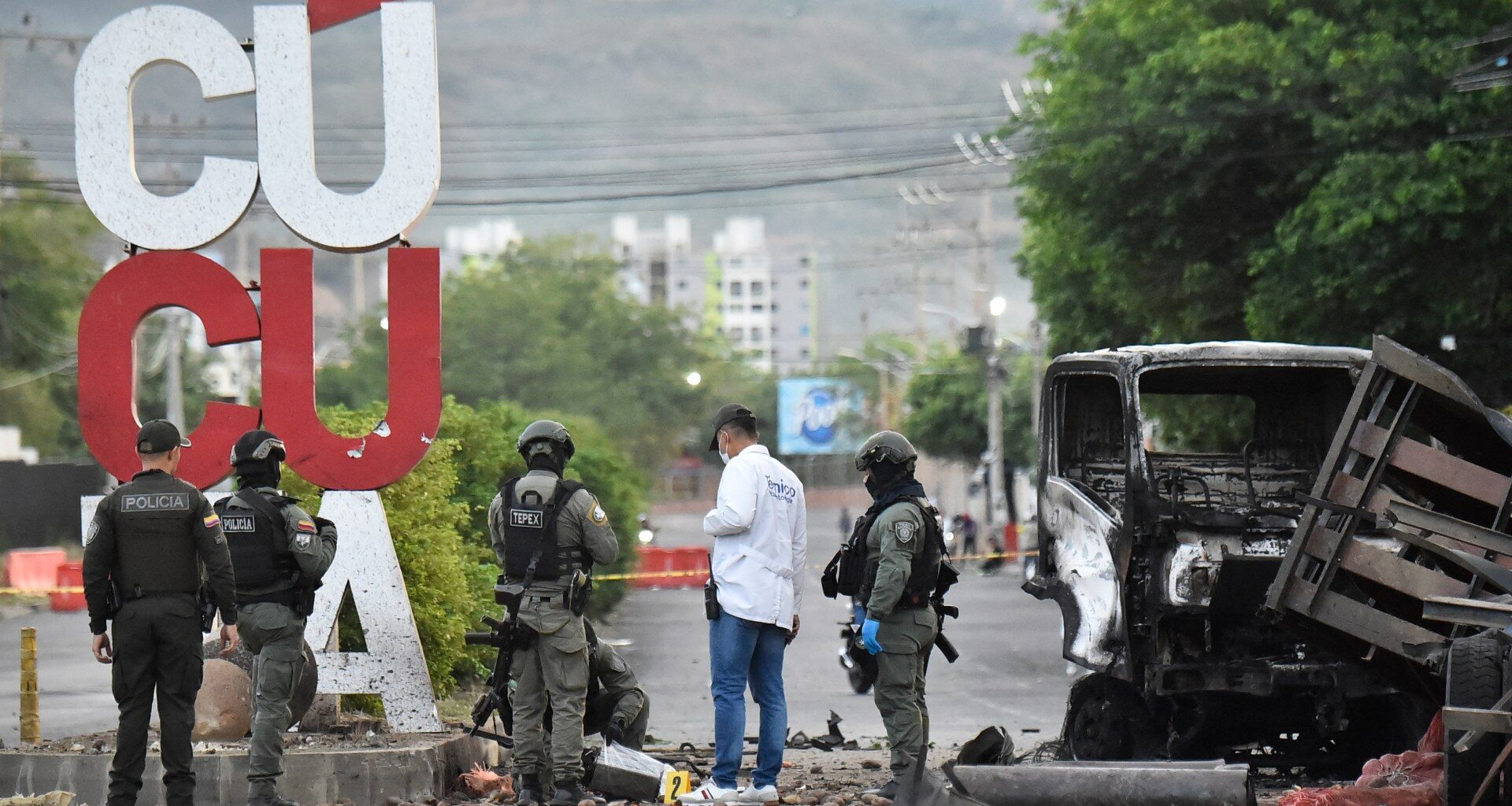At least 11 wounded by Colombia car bomb days before presidential election | Crime News