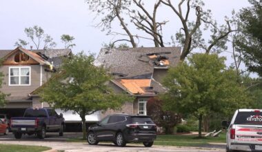 Powerful storms and suspected tornadoes slam Midwest, leaving nearly 1 million without power