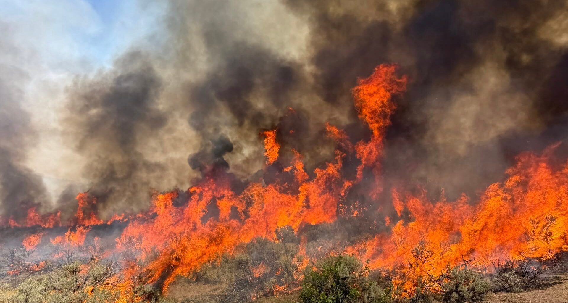 Helicopter crash kills pilot and crew member amid Utah wildfire battle | Environment News