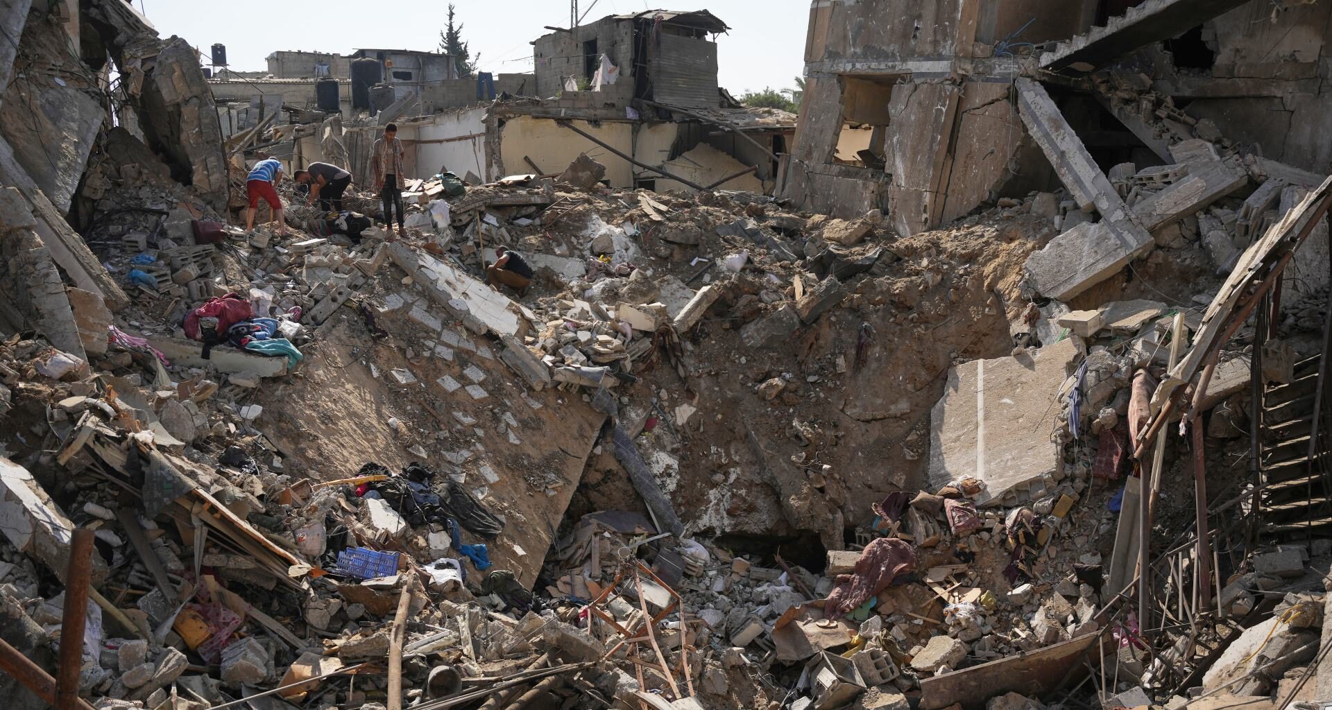 Israel kills 3 Palestinians, including four-year-old child, in central Gaza | Gaza News