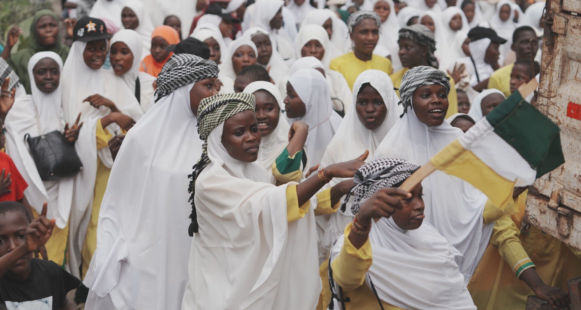 Nigeria launches hunt for hundreds of kidnapped mosque worshippers | Elections News