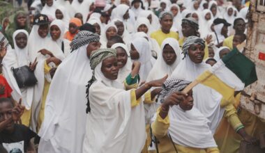 Nigeria launches hunt for hundreds of kidnapped mosque worshippers | Elections News