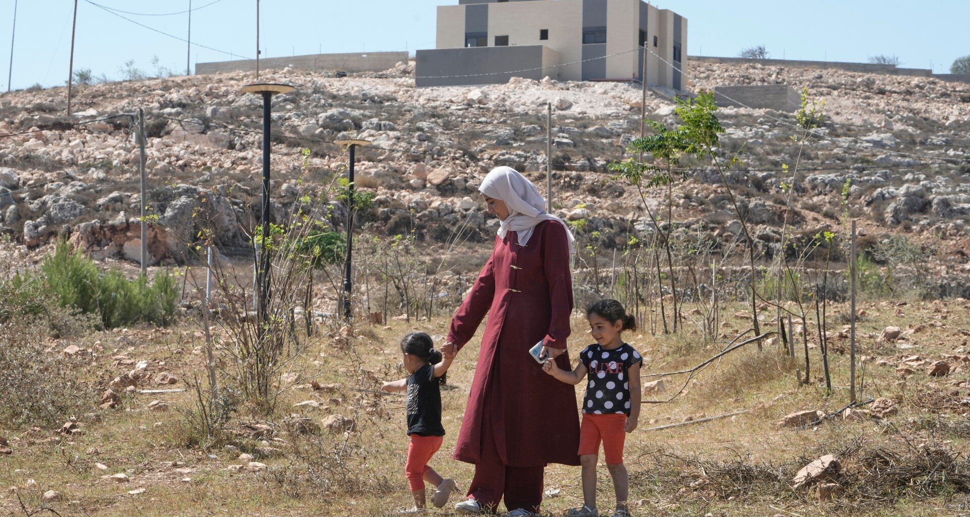 New Israeli roadblocks entrench siege of homes in West Bank’s Qusra | Israel-Palestine conflict News