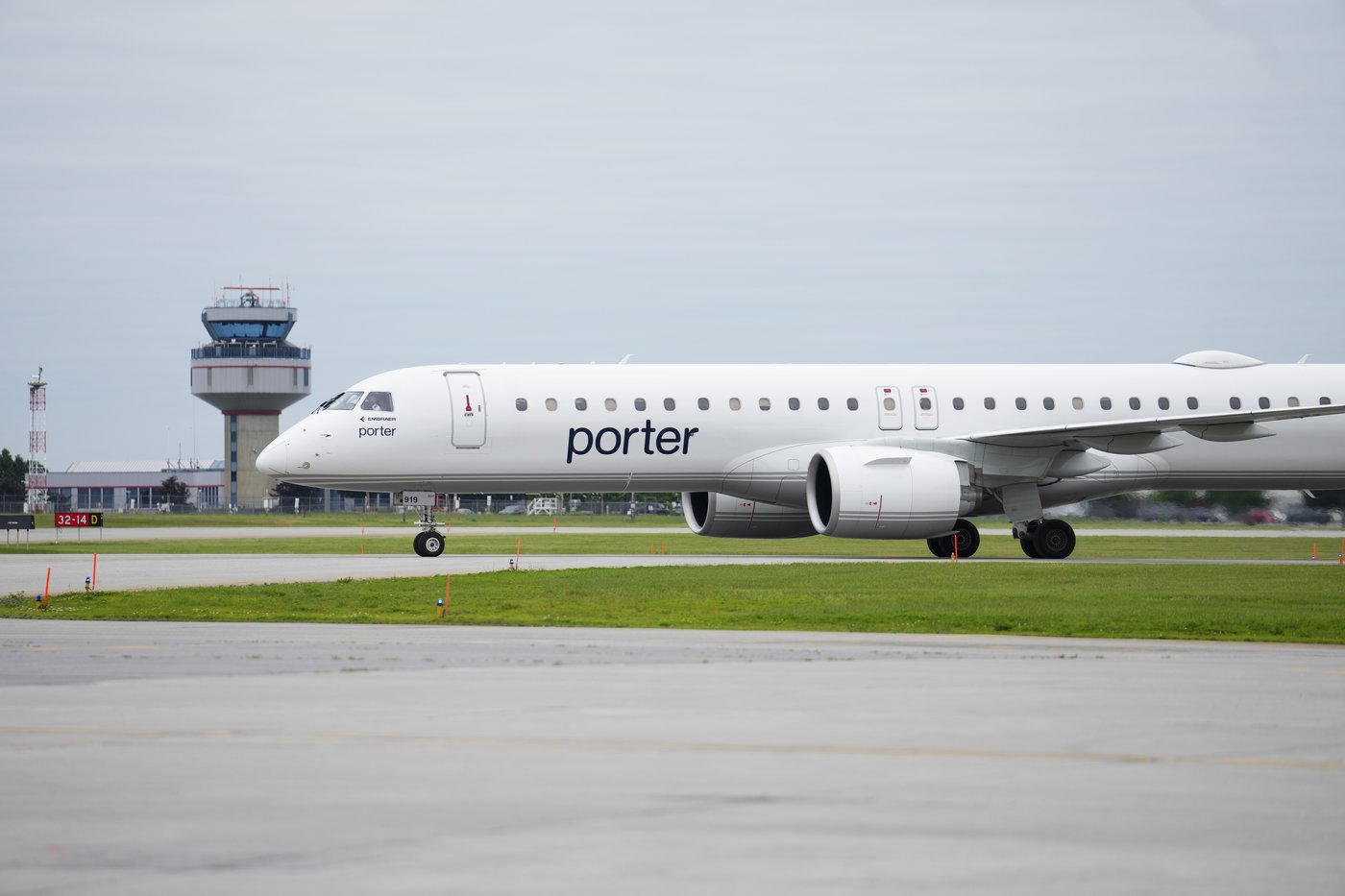 Child who prompted Porter flight cancellation 'scared,' not at fault, passenger says
