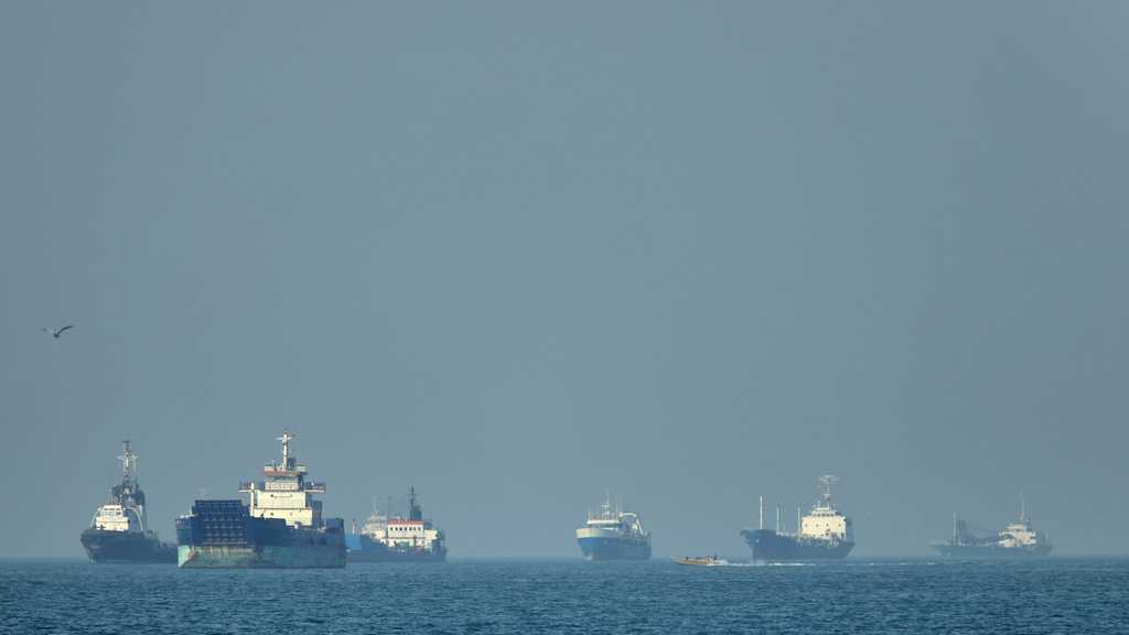 US near Iran near possible deal to reopen Strait of Hormuz