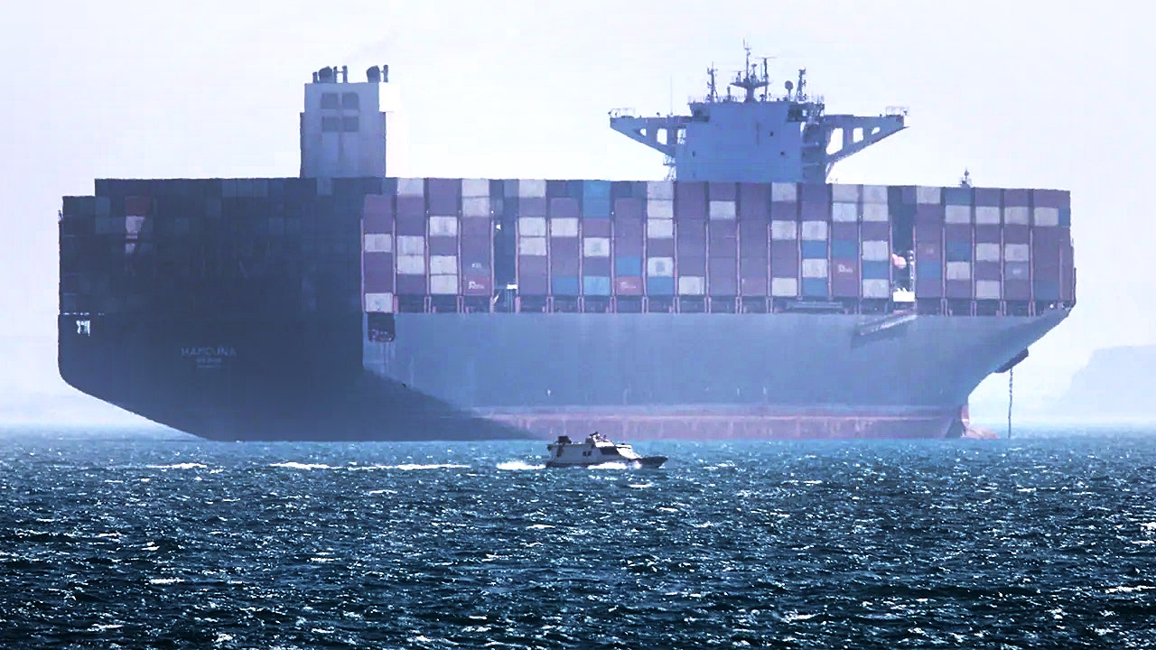 Who controls the Strait of Hormuz, where traffic declined amid the Iran war