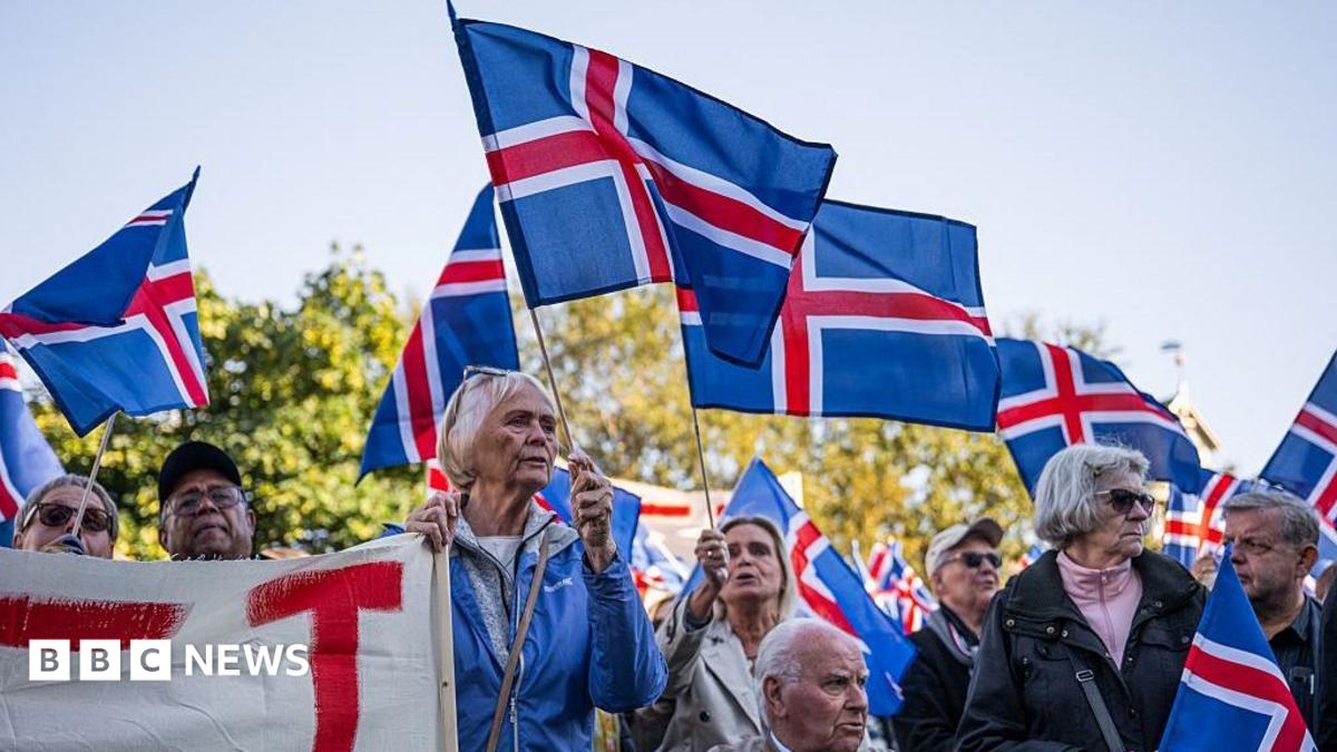 Supporters of the 'No' campaign wave Icelandic flags during a rally against reopening Iceland's European Union accession negotiations in Reykjavik, Iceland, on August 27, 2026