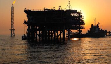 Iran loses ground in oil market as neighbors rebound