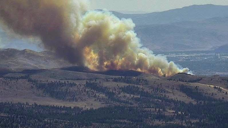 Hawk Fire: 10,500+-acre wildfire in Nevada prompts Sierra County evac warnings