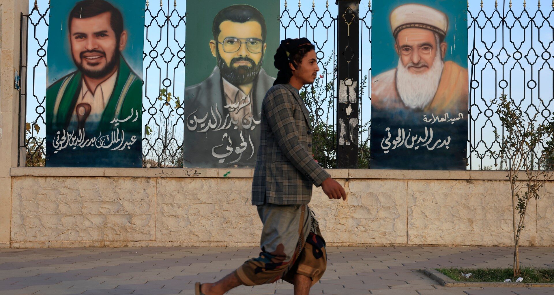 Houthi attacks on Yemeni government forces kill at least 30 | Conflict News