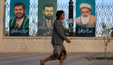 Houthi attacks on Yemeni government forces kill at least 30 | Conflict News