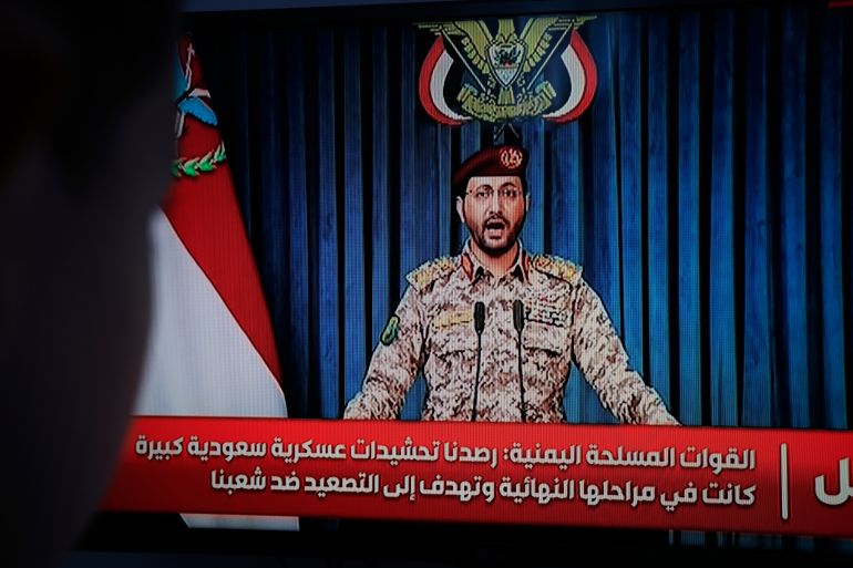 epa13154049 The Houthi military spokesman Yahya Sarea delivers a televised statement in Sana'a, Yemen, 06 August 2026. Yemen's Houthis have claimed responsibility for missile and drone attacks on the Saudi-backed government forces' positions in the eastern provinces of Hadhramout and Marib, killing and wounding dozens of government soldiers, according to a statement by Houthi military spokesman Yahya Sarea. EPA/YAHYA ARHAB