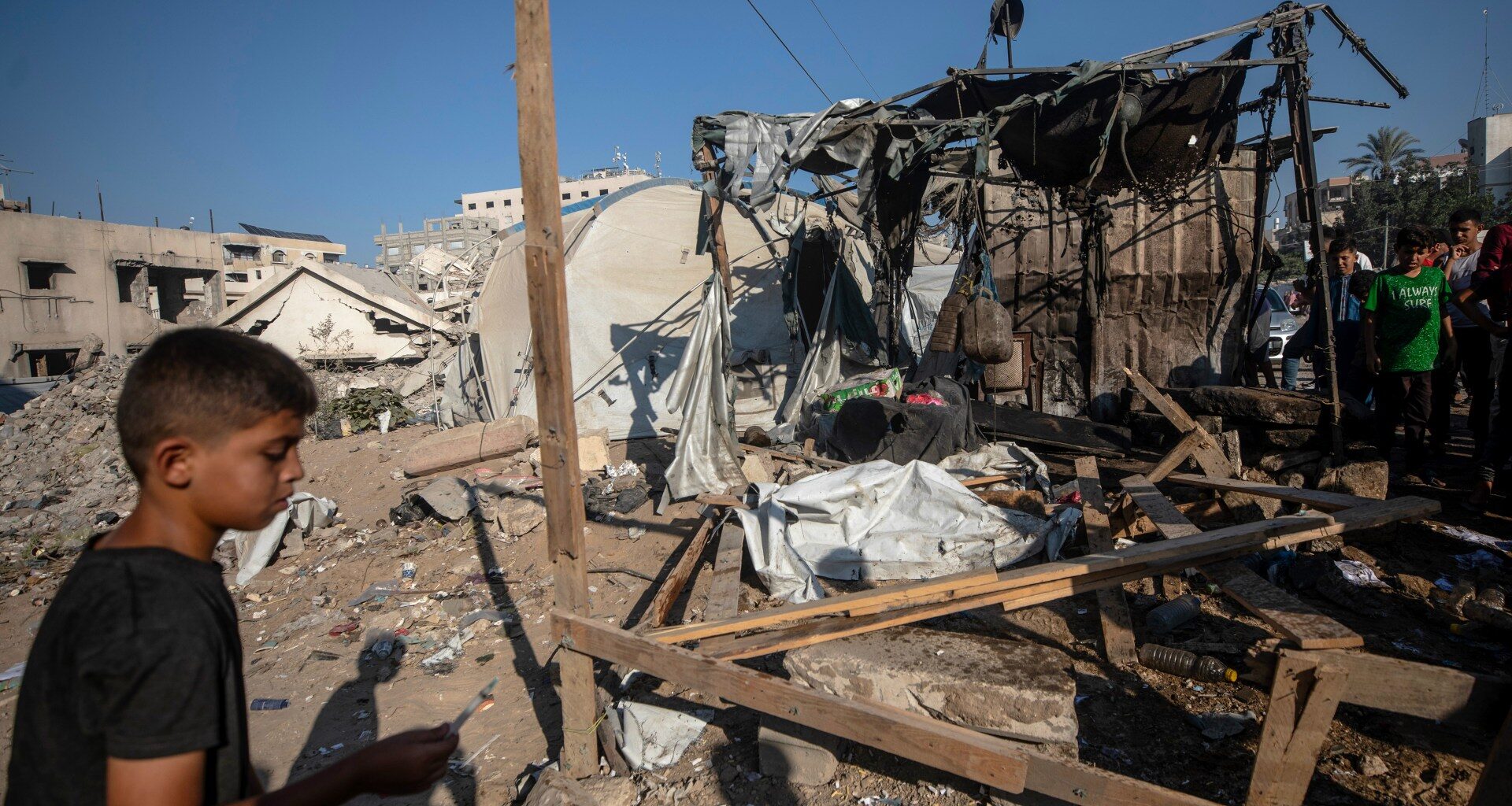 Three killed in strikes on Gaza as Israel renews threats over kite-flying | Israel-Palestine conflict News