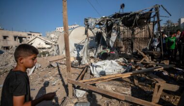 Three killed in strikes on Gaza as Israel renews threats over kite-flying | Israel-Palestine conflict News