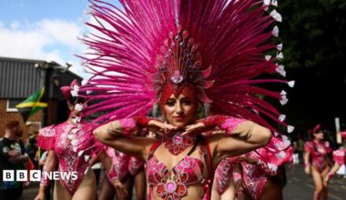 Notting Hill Carnival live: Main parade brings drummers, dancers and colourful costumes on 60th anniversary