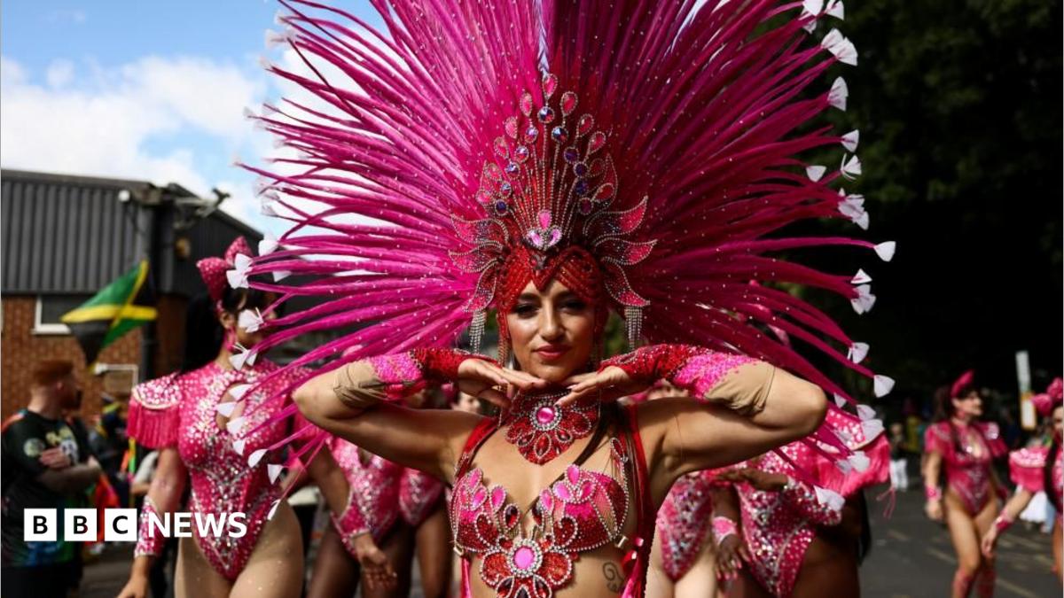 Notting Hill Carnival live: Main parade brings drummers, dancers and colourful costumes on 60th anniversary