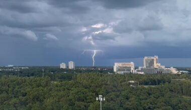 Lightning strike kills mother and 2-year-old daughter in Broward County, Florida