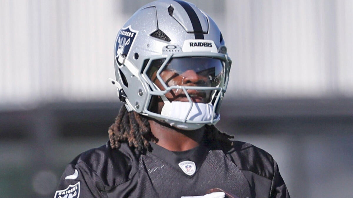Raiders' Ashton Jeanty injured, helped off practice field