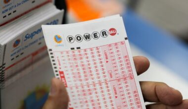 No winners in latest Powerball drawing, jackpot swells to $905 million