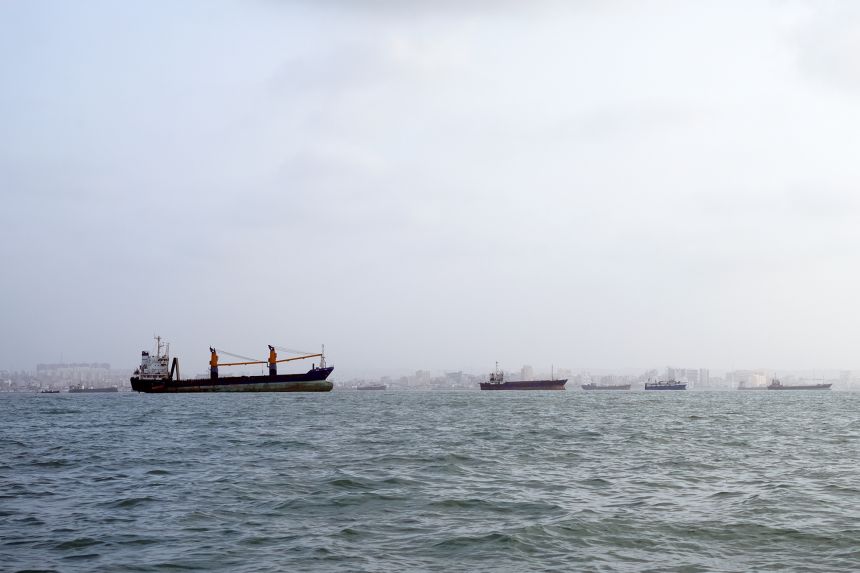 The Strait of Hormuz is functionally closed as the US and Iran struggle to reach an agreement.
