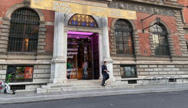 Men buy tickets to enter museum before stealing 200-carat platinum and diamond necklace, Vienna police say