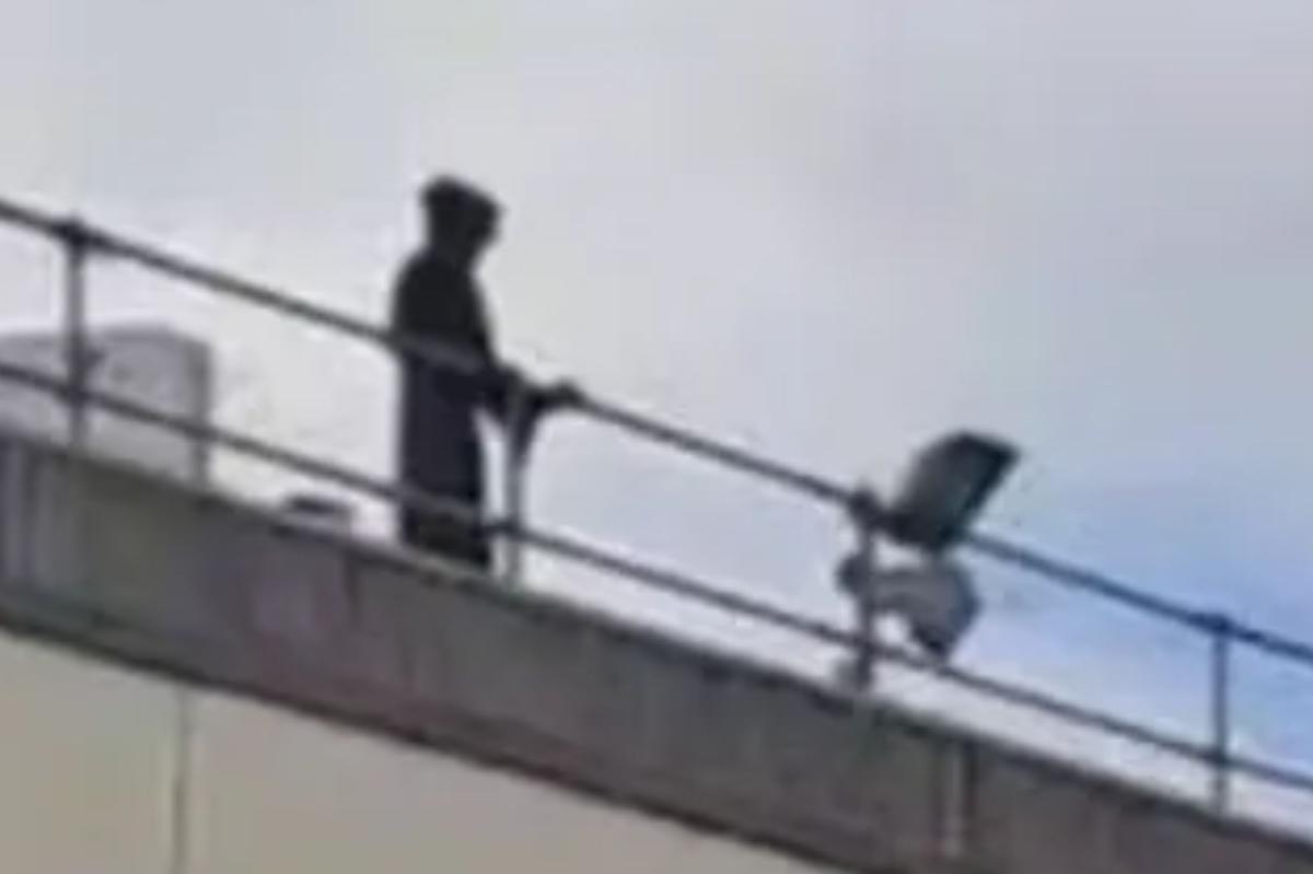 UK man Leon Gillespie arrested for dressing as 'Grim Reaper' and starting at doctors, patients