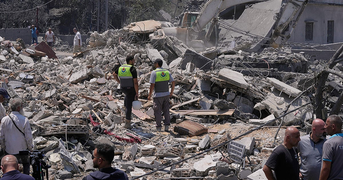 Israel Strikes Lebanon as Iran-US Tensions Escalate Over Strait of Hormuz and Middle East Conflict
