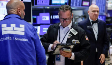 Wall Street sinks as bond yields rise, Walmart results disappoint