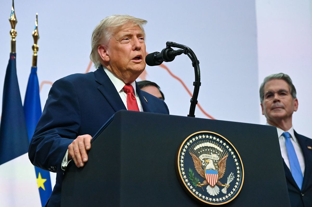 Trump announces 'economic warfare' against Iran