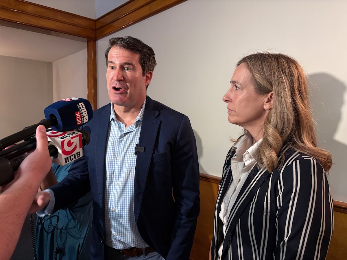 Gold Star parents’ anger over Iran war underscores Moulton’s closing Senate argument