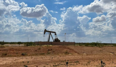 Oil on track for weekly loss even as Iran tensions simmer