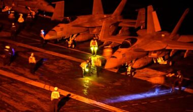 US, Iran keep up hostile rhetoric ahead of new sanctions