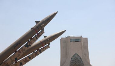 Exclusive-Iran threatens to hit Gulf states if US launches new strikes