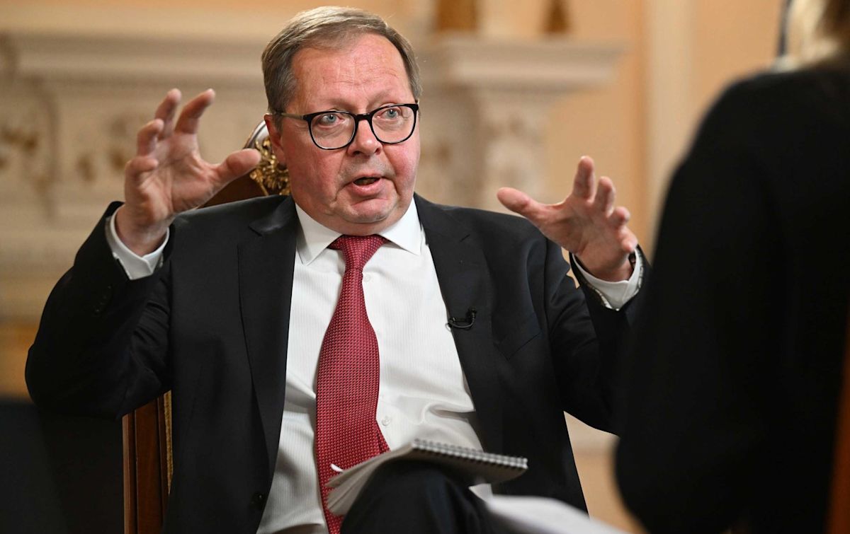 Russia withdraws ambassador from Britain