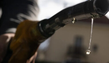 Oil Prices Fall as Oman-Iran Talks Raise Hopes for Hormuz Reopening