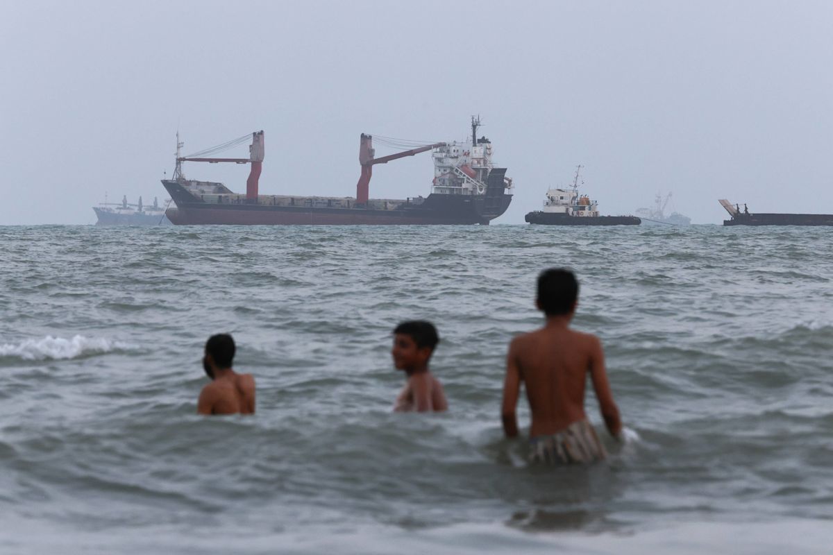 Oil prices tumble as Oman and Iran make an unexpected move