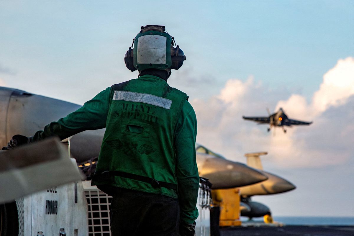 USS Abraham Lincoln headed for port in Thailand after 250 days at sea