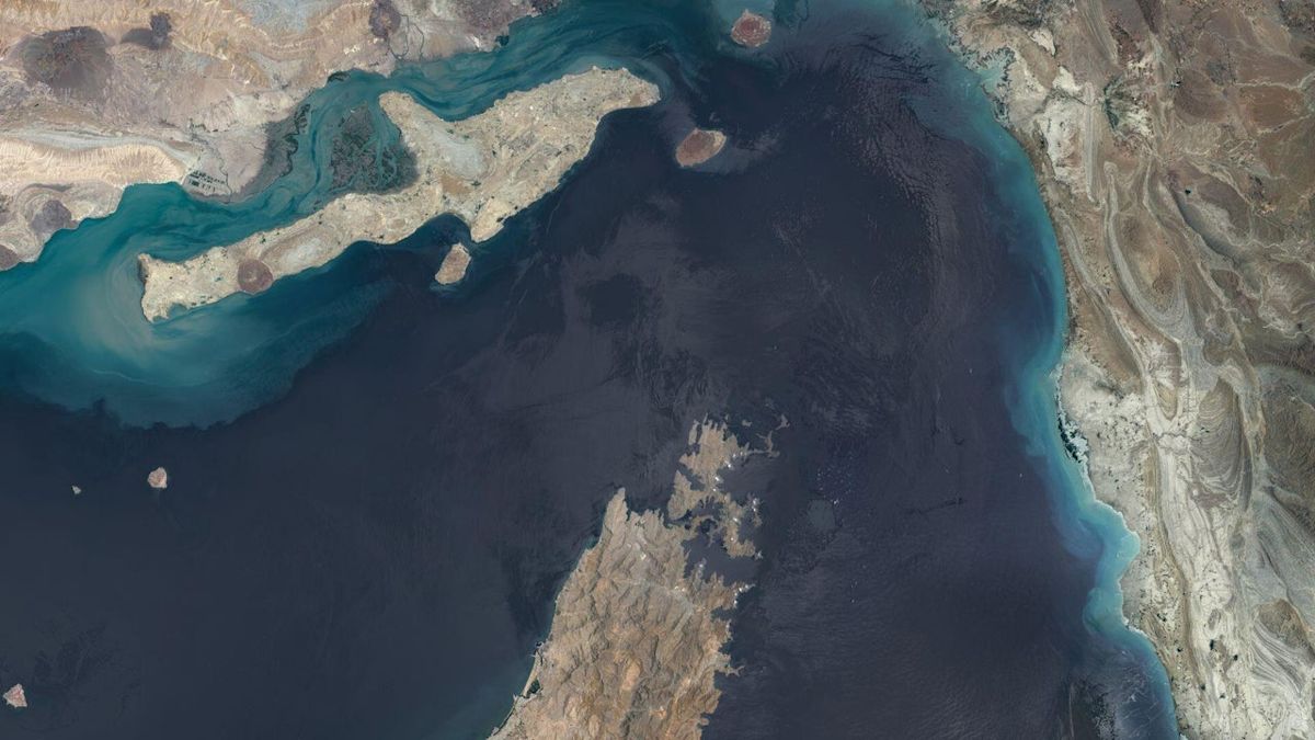 Iran and Oman still working on Strait of Hormuz accord, says senior Iranian source
