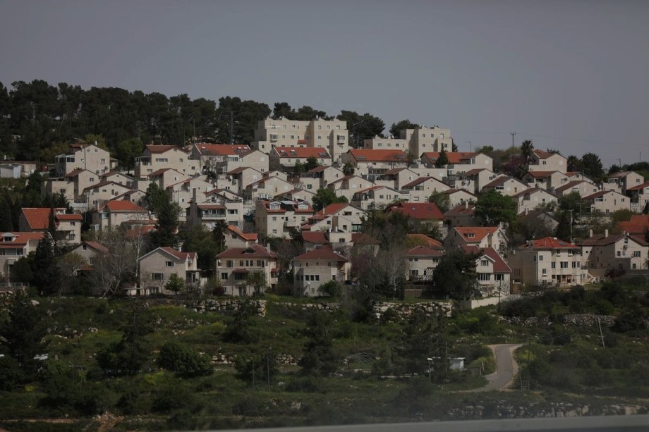 US Democratic senators urge Israel to halt settlement plan in occupied West Bank – Middle East Monitor