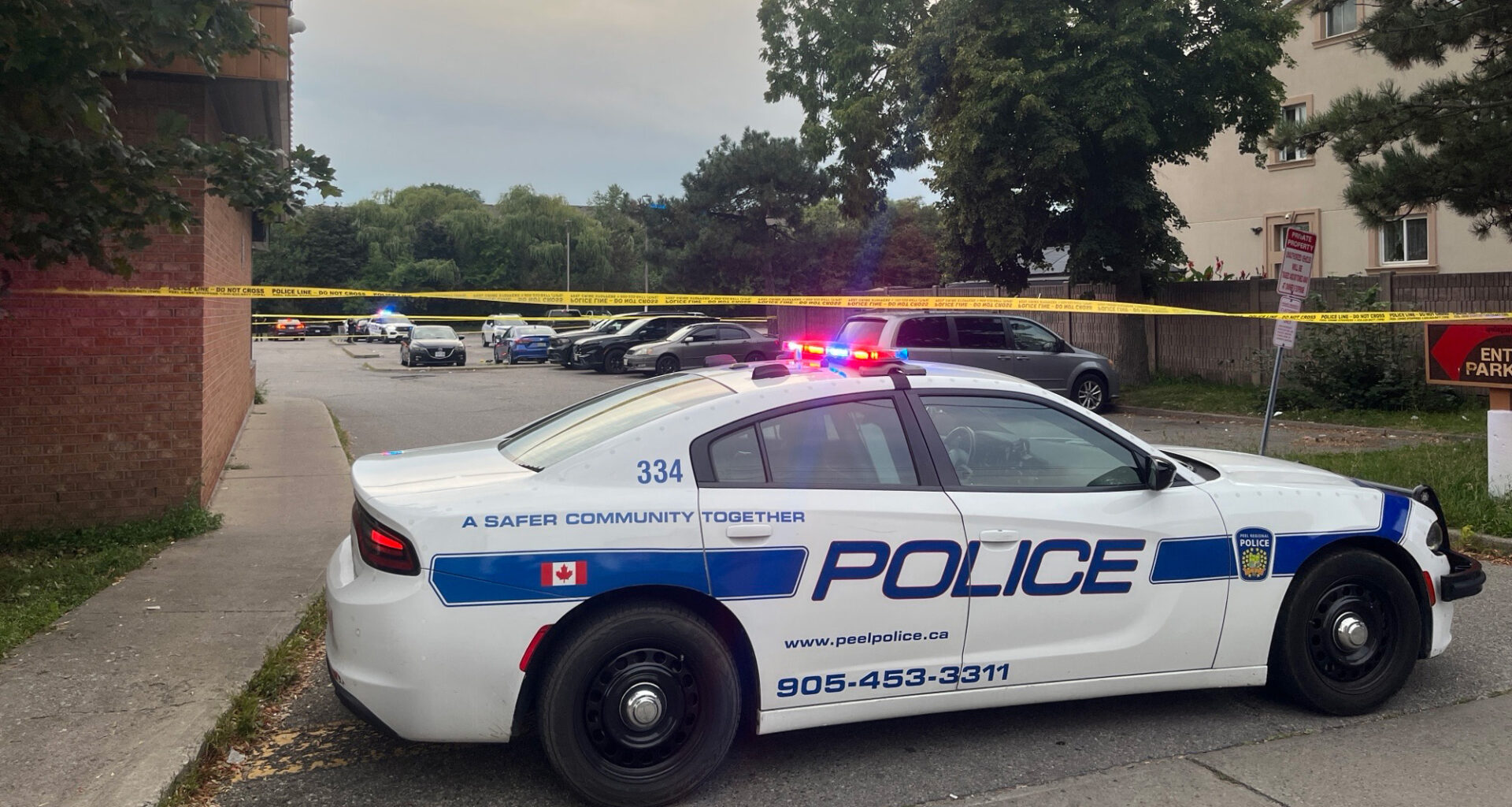 2 men in critical condition after double-stabbing in Mississauga