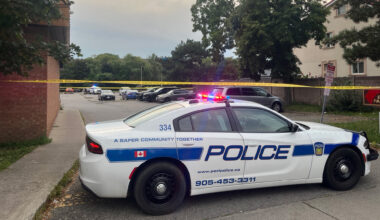 2 men in critical condition after double-stabbing in Mississauga