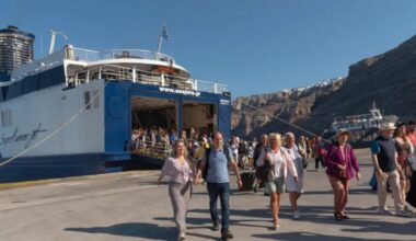 Greek ferry causing tourists to get seasick with high speeds