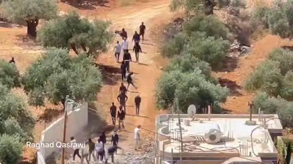 Masked JEwish extremists enter Qusra עימותים בקוסרה