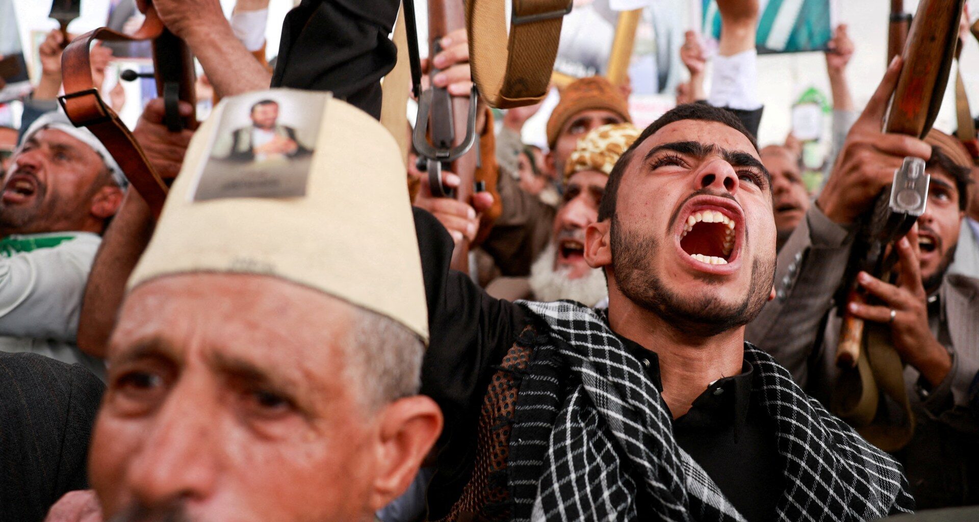 Houthis and government trade attacks as Yemen slides back to full-scale war | Houthis News