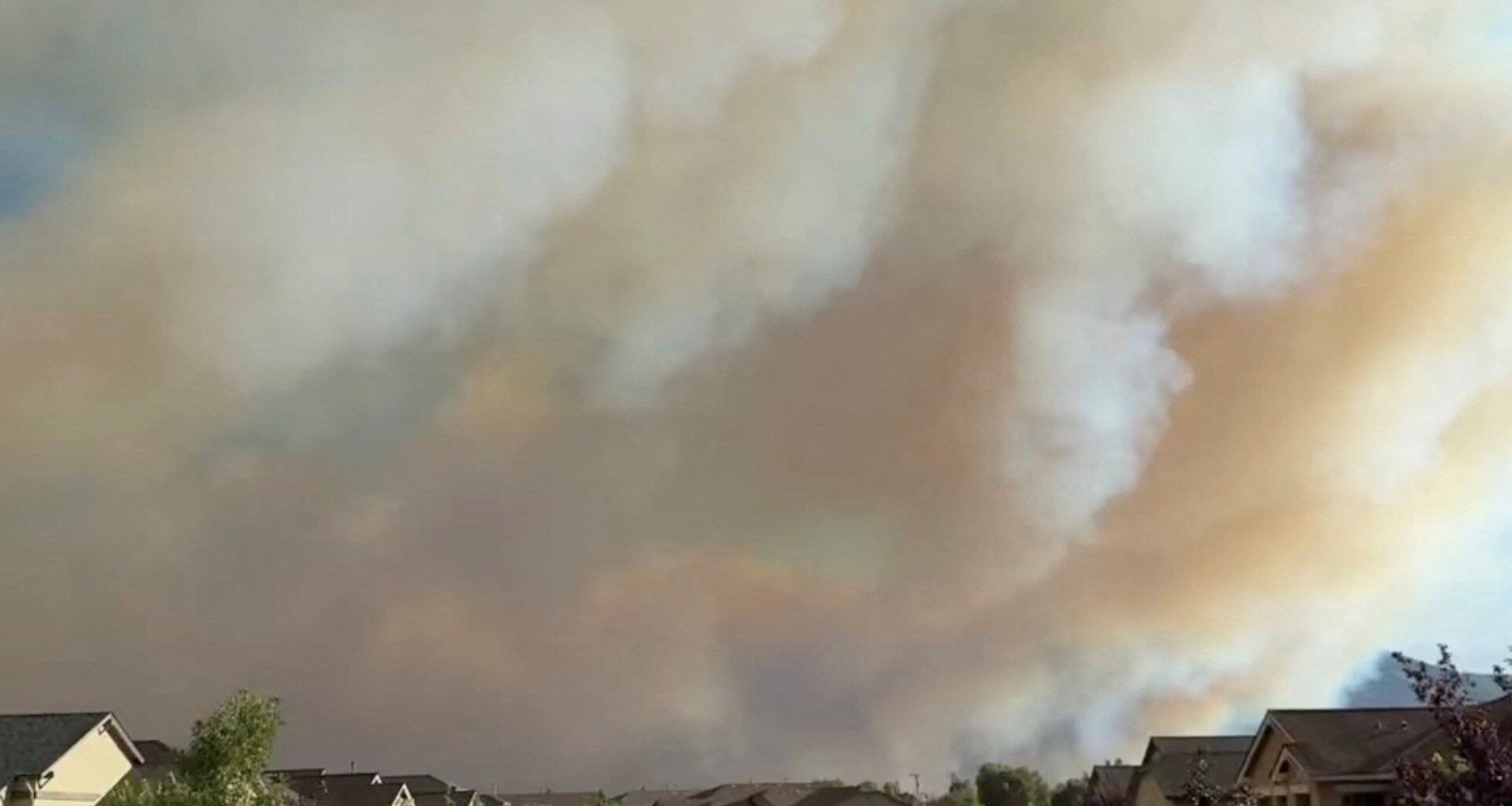Thousands displaced as wildfire threatens homes in US state of Nevada | Environment News