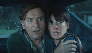 (L-r) Ewan McGregor as Greg Platt and Anne Hathaway as Denise Platt in The End of Oak Street