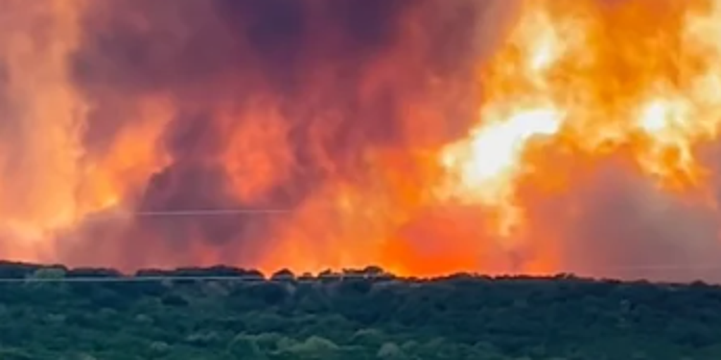 Evacuations underway as Texas Ross Fire explodes in size at 5% containment