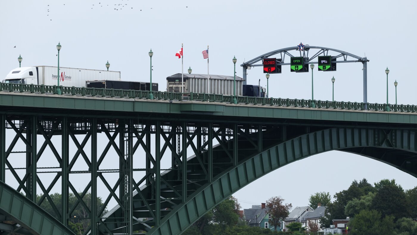Canada hits back at U.S. with tariffs as trade war deepens : NPR