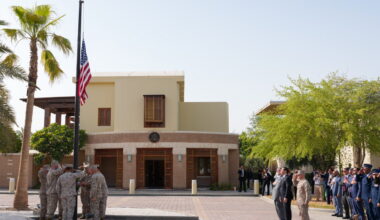 US diplomats, family members begin returning to Mideast embassies