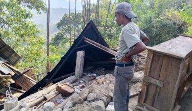 Magnitude 7.7 quake strikes off coast of Indonesia and tsunami warning issued